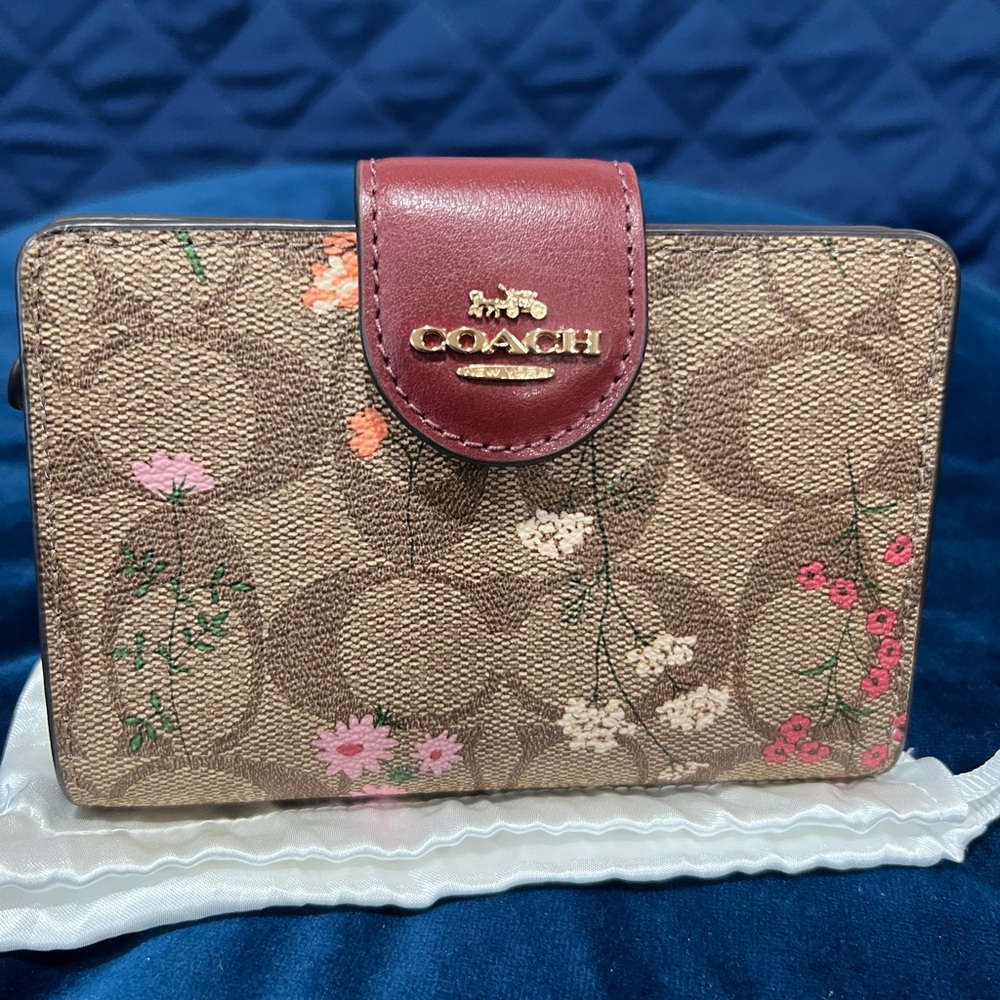Coach medium zip wallet in signature canvas with flowers